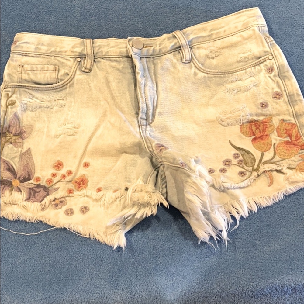 Summer jean shorts with floral embroidery